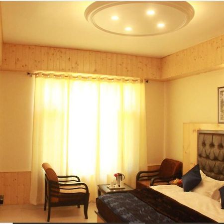 Hotel Bodh International Manāli Buitenkant foto