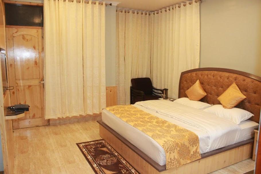 Hotel Bodh International Manāli Buitenkant foto